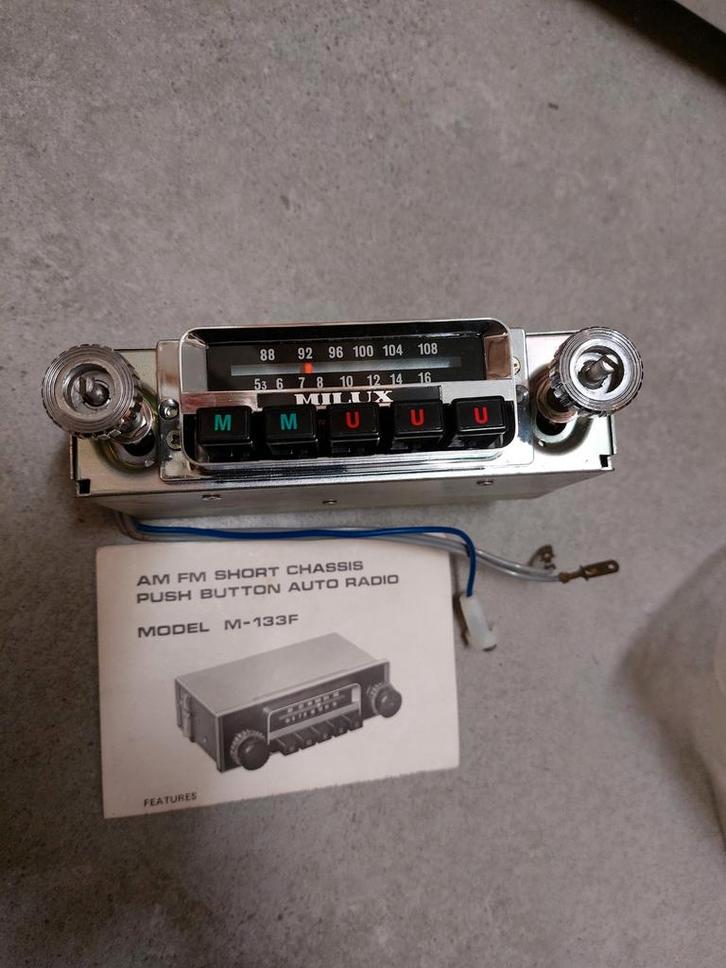Zeldzame Vintage retro oldtimer radio Milux M-133F, Auto diversen, Autoradio's, Gebruikt, Ophalen of Verzenden