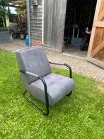 Moderne industriële fauteuil – grijs met zwart stalen frame, Ophalen, Moderne industriële fauteuil, 75 tot 100 cm, Zo goed als nieuw