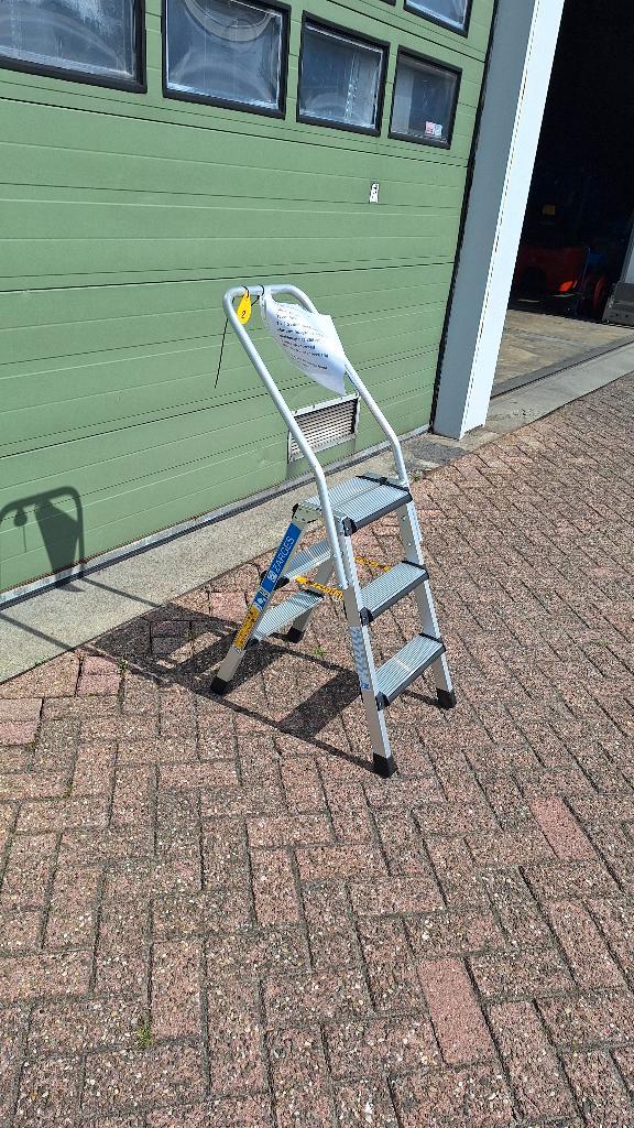 Bordestrap trap huishoudtrap Merk: Zarges 2 x3 treden, Doe-het-zelf en Verbouw, Ladders en Trappen, Zo goed als nieuw, Trap, Minder dan 2 meter