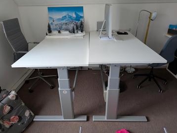 2 bureaus, electrische hoogteverstelling.  beschikbaar voor biedingen