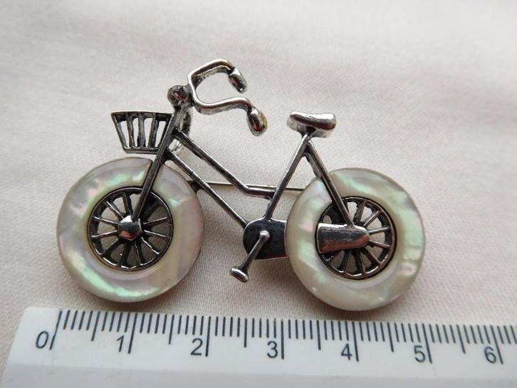 Broche met vrolijke pastelkleurtjes (H13458), Sieraden, Tassen en Uiterlijk, Broches, Nieuw, Overige materialen, Ophalen of Verzenden