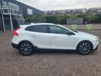 Volvo V40 1.5 T3 152PK Geartronic cross-country parelmoerwit, Auto's, Volvo, Zwart, 4 cilinders, 700 kg, Wit