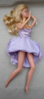 Leuke Barbie met lichtpaars strapless jurkje, Gebruikt, Ophalen of Verzenden, Pop