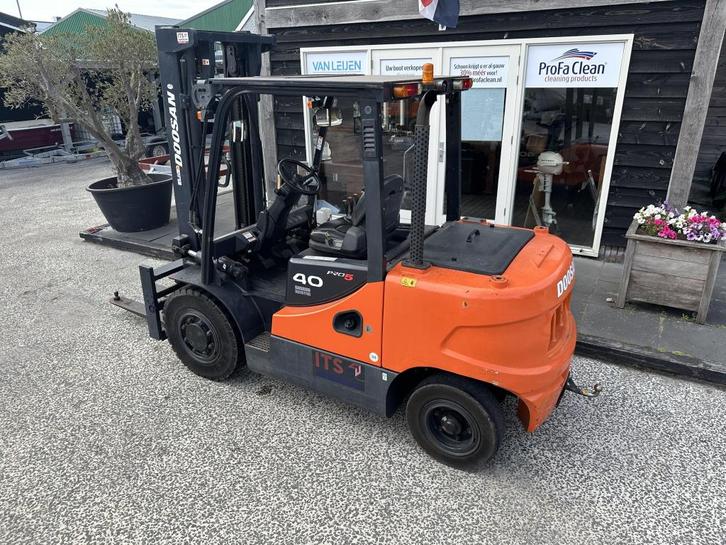 Doosan D40SC-5 Serie 4 Tonner 30KMH ZGAN 1500UUR!!, Zakelijke goederen, Machines en Bouw | Heftrucks en Intern transport