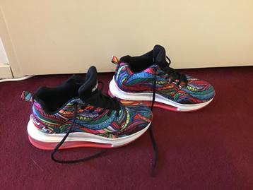 Gekleurde Sneakers beschikbaar voor biedingen