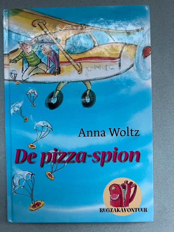 Anna Woltz - De pizza-spion, Boeken, Kinderboeken | Jeugd | onder 10 jaar, Zo goed als nieuw, Fictie algemeen, Ophalen of Verzenden