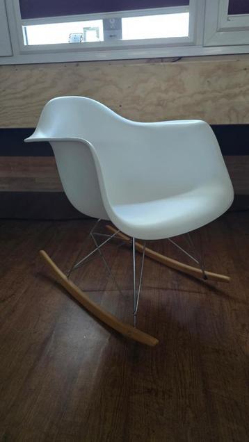 Vitra Eames RAR schommelstoel White esdoorn chroom beschikbaar voor biedingen