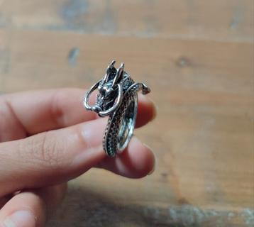 Verstelbare Draken Ring beschikbaar voor biedingen