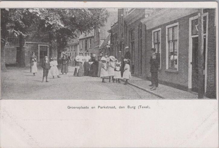 Texel - Den Burg - Groeneplaats en Parkstraat, Verzamelen, Ansichtkaarten | Nederland, Ongelopen, Waddeneilanden, Voor 1920, Ophalen of Verzenden