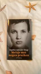 Sophie van der Stap - Meisje met negen pruiken, Ophalen of Verzenden, Zo goed als nieuw, Sophie van der Stap
