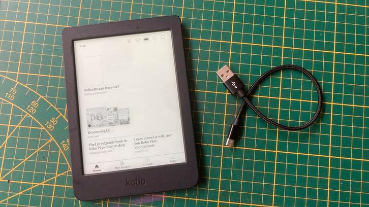 Kobo Nia, lichte gebruikssporen, met USB-kabel, Computers en Software, E-readers, Zo goed als nieuw, 6 inch of minder, 8 GB, Touchscreen