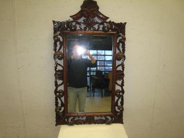 Spiegel met mooi houtsnijwerk, 61x108 beschikbaar voor biedingen