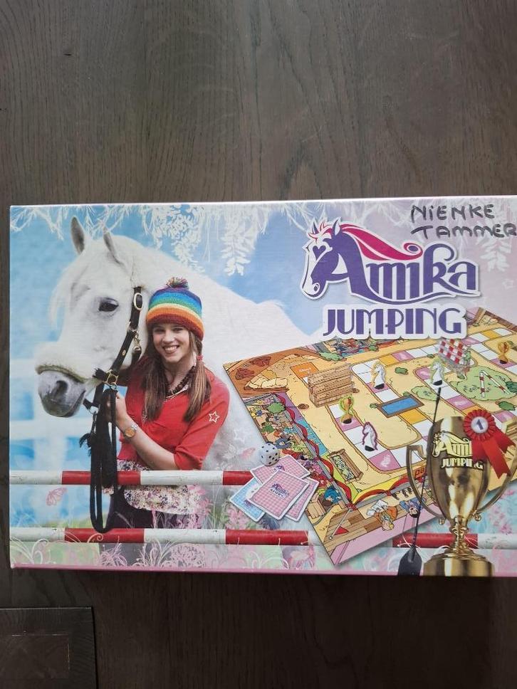 Bordspel Amika Jumping., Hobby en Vrije tijd, Gezelschapsspellen | Bordspellen, Zo goed als nieuw, Een of twee spelers, Drie of vier spelers