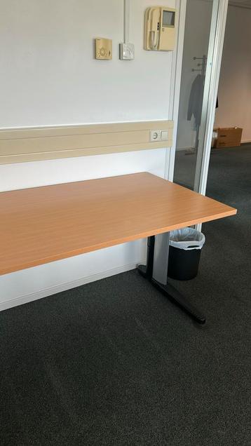 3 degelijke in hoogte verstelbare bureau’s