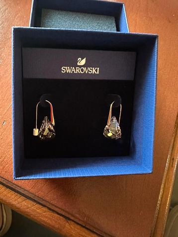 Swarovski oorstekers roze / goud beschikbaar voor biedingen