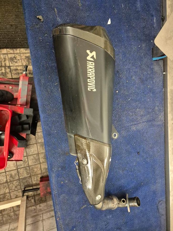Vespa gts 300 uitlaat akrapovic, Fietsen en Brommers, Brommeronderdelen | Algemeen, Gebruikt, Uitlaat, Ophalen