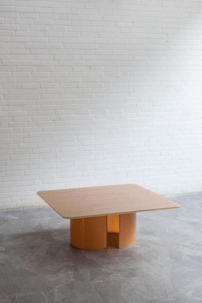 Perzik kleurige glazen salontafel, Galotti & Radice, 1970s, Huis en Inrichting, Tafels | Salontafels, Gebruikt, Minder dan 50 cm