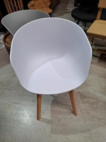 NIEUWE kuipstoelen/tuinstoelen p.s. € 25,- beschikbaar voor biedingen