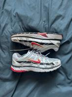 Nike P-6000 Rood - Maat 44.5, Kleding | Heren, Overige kleuren, Nike, Ophalen of Verzenden, Sneakers of Gympen