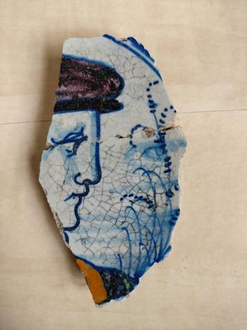 portretschotel,  majolica schotel, bodemvondst, 15e eeuw beschikbaar voor biedingen