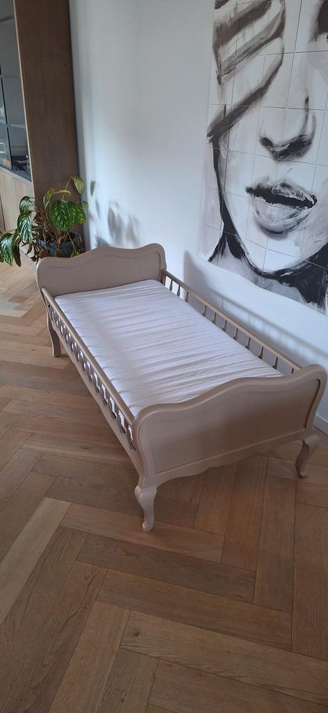 Leuk brocante kinderbedje (incl matras 150x70), Kinderen en Baby's, Kinderkamer | Bedden, Gebruikt, 140 tot 160 cm, 70 tot 85 cm