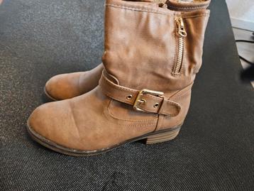 Nieuwe Laarzen Maat 38 beschikbaar voor biedingen