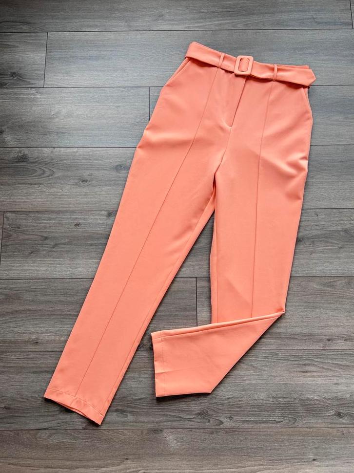 ASOS Tall pantalon maat 40 - zalmroze, Kleding | Dames, Broeken en Pantalons, Zo goed als nieuw, Maat 38/40 (M), Roze, Lang, Ophalen of Verzenden
