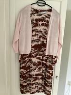Jurk, Xandres , maat 38/ 40, bruin, rose ., Kleding | Dames, Ophalen of Verzenden, Zo goed als nieuw, Maat 38/40 (M), Onder de knie