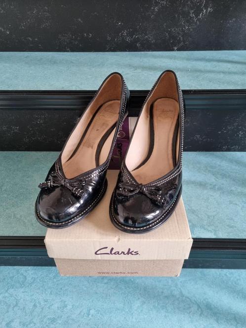 Prachtige vintage retro lak leren zwarte Clarks pumps 41, Kleding | Dames, Schoenen, Zo goed als nieuw, Pumps, Zwart, Ophalen of Verzenden