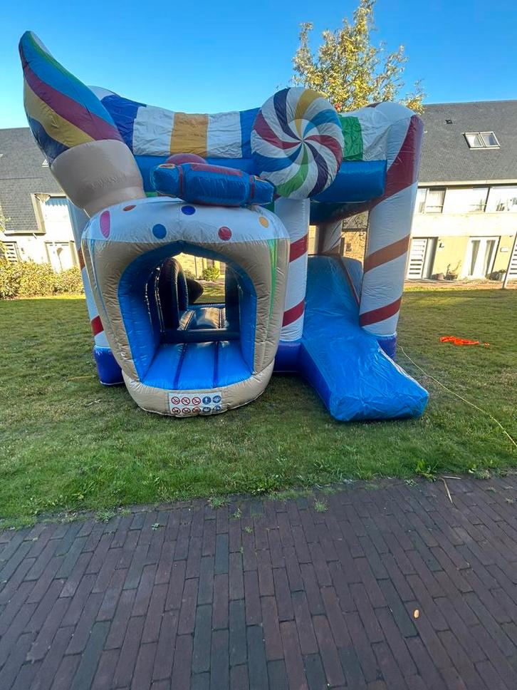 Springkussen candy te huur rotterdam, Hobby en Vrije tijd, Feestartikelen | Verhuur, Zo goed als nieuw, Overige, Ophalen of Verzenden