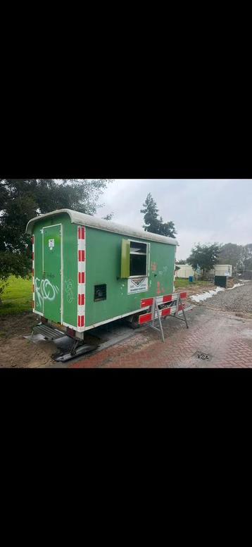 Bouwkeet met kentenken beschikbaar voor biedingen