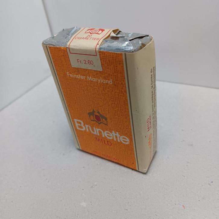 sigaretdoosje Brunette Mild, Verzamelen, Rookartikelen, Aanstekers en Luciferdoosjes, Zo goed als nieuw, Tabaksdoos of Verpakking