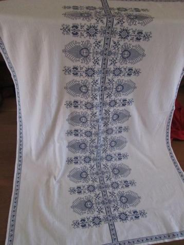Geborduurd tafelkleed/tafellaken blauw/wit     200/128 beschikbaar voor biedingen