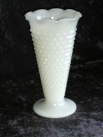 Opaline Hobnail Vaas / Wit Melkglas, Ophalen