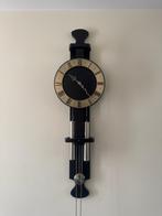 Wandklok jaren ‘70 met slinger en slaguurwerk., Huis en Inrichting, Woonaccessoires | Klokken, Ophalen, Gebruikt, Analoog, Wandklok