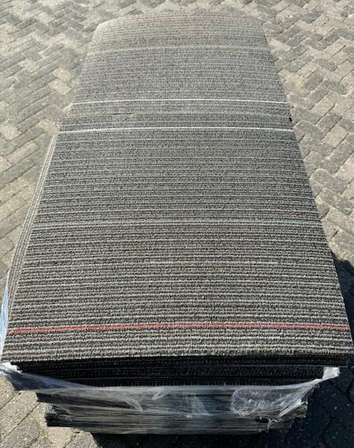 Tapijttegels 60x60cm grijs gestreept #208, Huis en Inrichting, Stoffering | Vloerbedekking, Zo goed als nieuw, Tapijttegels, Crème