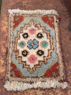 Brocante pers klein tafelkleed pastel, Antiek en Kunst, Curiosa en Brocante, Ophalen of Verzenden