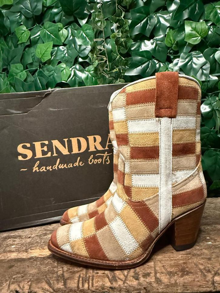 Nieuwe geweldig mooie patchwork laarzen van Sendra maat 37, Kleding | Dames, Schoenen, Nieuw, Lage of Enkellaarzen, Bruin, Ophalen of Verzenden