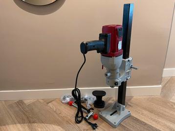 Diamantboormachine-betonboormachine 2200W rider. Boormachine beschikbaar voor biedingen