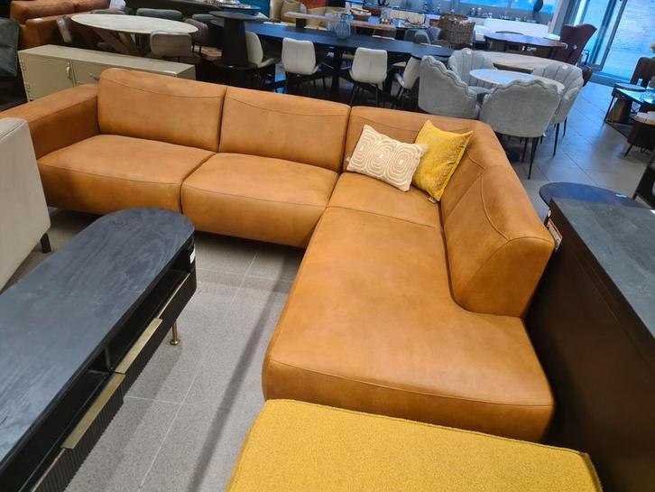Nieuwe hoekbank Otis leer microvezel cognac 275x210cm €1.150, Huis en Inrichting, Woonaccessoires | Overige, Nieuw, Ophalen