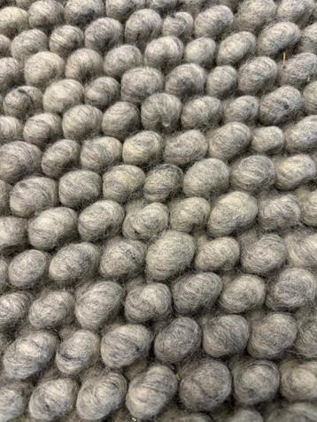 Vloerkleed Loop Dark/Grey 170x240cm van € 789-, voor € 249-, beschikbaar voor biedingen