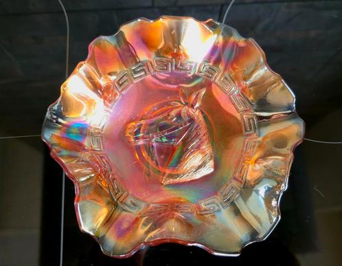 2x schaal carnival glas Dugan Pony Marigold 1920 paarden, Antiek en Kunst, Antiek | Schalen, Ophalen of Verzenden