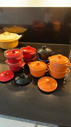 9 Oven Stoofpotjes, 4 Rode, 3 Oranje, 2 Zwarte,  met dekstel, Ophalen of Verzenden, Zo goed als nieuw, Overige materialen