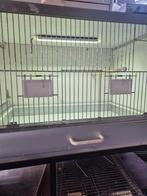 2 broedkooien te koop, Dieren en Toebehoren, Vogels | Hokken en Kooien, Ophalen, Zo goed als nieuw, Kunststof, Broedkooi of Kweekkooi