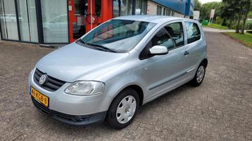 Volkswagen Fox 1.2 40KW 2010 Grijs met nieuwe apk en Airco  beschikbaar voor biedingen