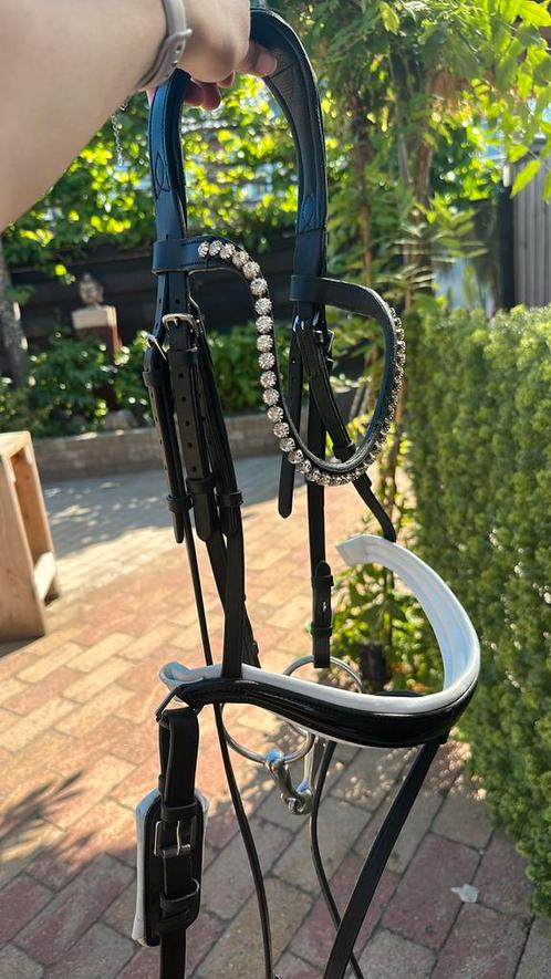Zwart hoofdstel met wit onderlegde lak neusriem, Dieren en Toebehoren, Paarden en Pony's | Hoofdstellen en Tuigage, Zo goed als nieuw