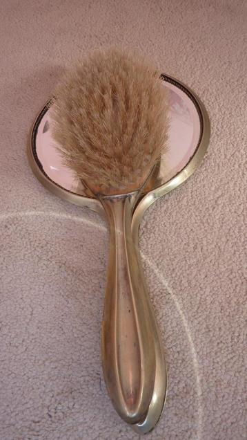 Verzilverde handspiegel beschikbaar voor biedingen