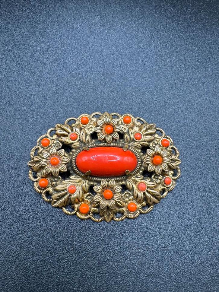 Vintage broche met glazen elementen die koraal imiteren, Sieraden, Tassen en Uiterlijk, Broches, Gebruikt, Overige materialen