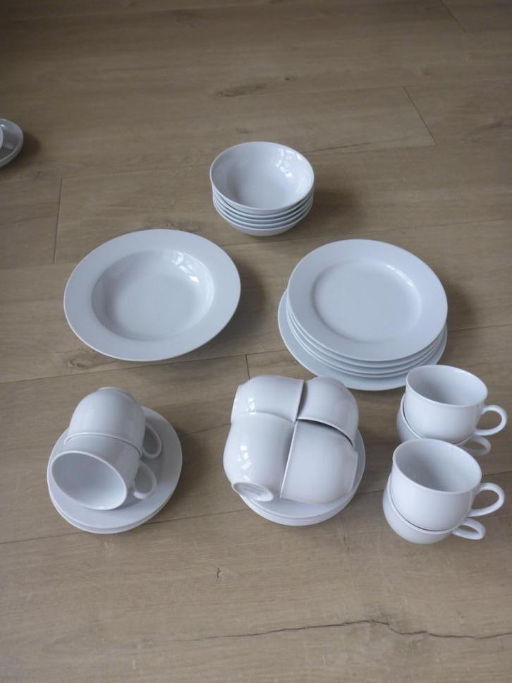 Serviesdelen White basics art & design en Blokker., Huis en Inrichting, Keuken | Servies, Zo goed als nieuw, Overige typen, Wedgwood