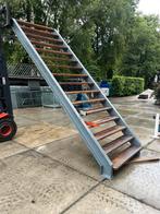 Stalen trap 16 hardhouten treden 3.32 h. 1.46 br. 45 graden, Doe-het-zelf en Verbouw, Ladders en Trappen, Ophalen, Gebruikt, Trap